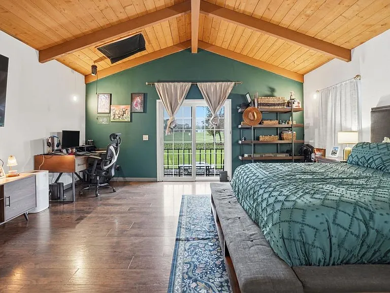 5 Bedroom Home for sale